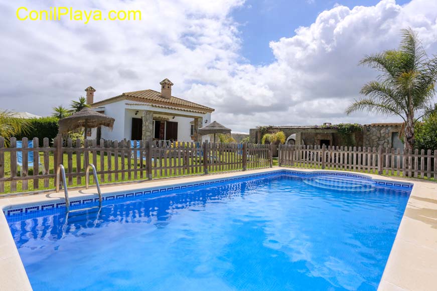 chalet piscina conil