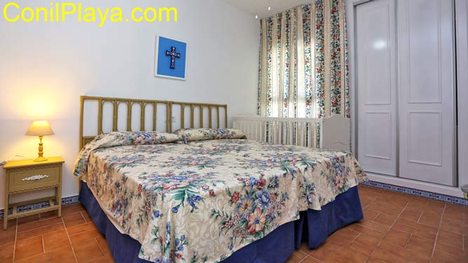 dormitorio con 2 camas