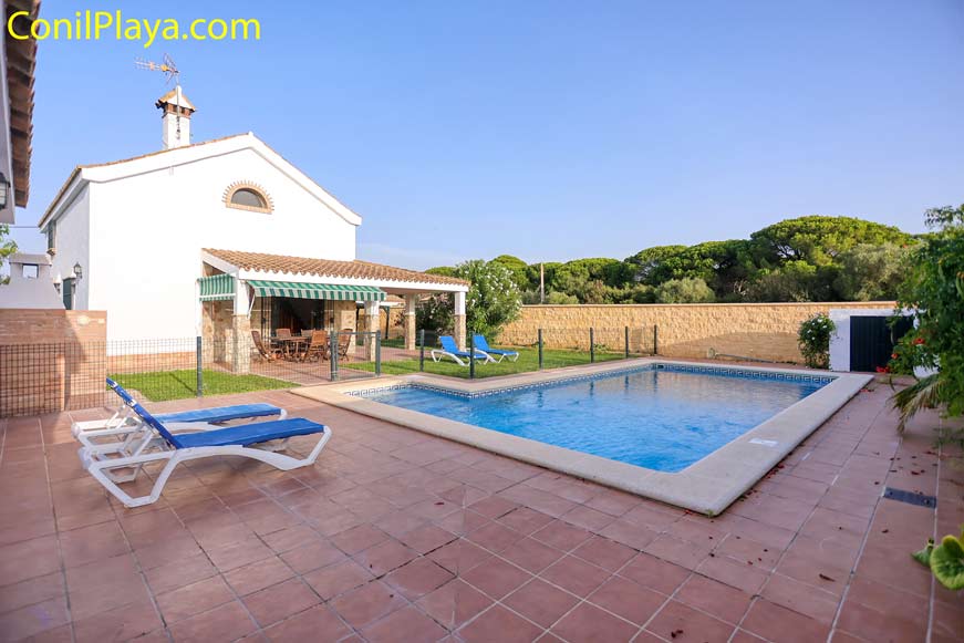 foto del chalet en Conil en alquiler con piscina