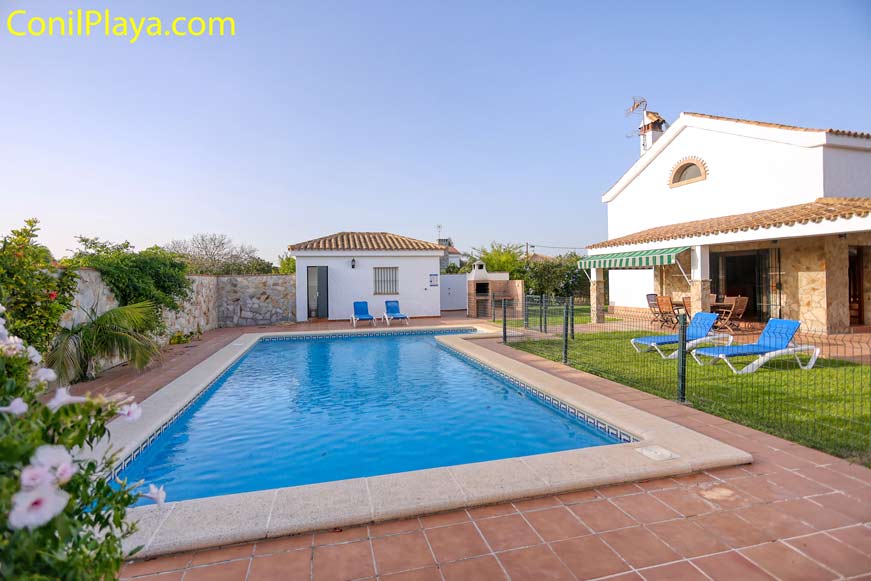 Chalet en Conil con piscina privada para alquilar de vacaciones