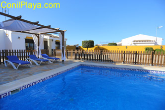 chalet en Conil con piscina