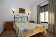 Chalet con piscina situado en zona muy tranquila y a pocos minutos de Conil y sus playas. Barbacoa, piscina privada. Aire acondicionado en TODAS las habitaciones.
Chalet con piscina en Conil