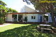 Estupendo chalet en urbanización Roche a 5 o 6 minutos andando de la playa. Muy fresco, con amplio jardín con mucha sombra, aparcamiento privado techado. Habitaciones muy independientes, barbacoa
chalet en alquiler en urbanizacion roche