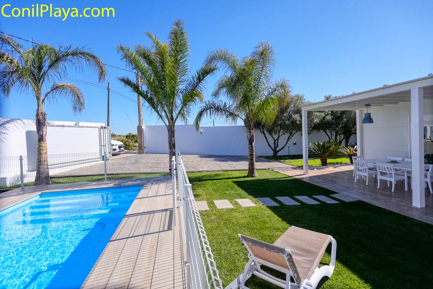 Chalet con piscina y jardin muy tanquilo cerca de Conil