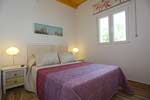 Chalet con piscina privada situado en zona muy tranquila. Barbacoa, porche, aparcamiento techado.
capacidad para 4 personas