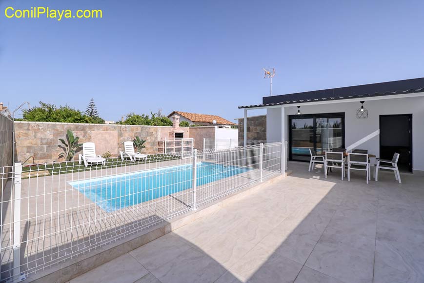 chalet conil piscinaq