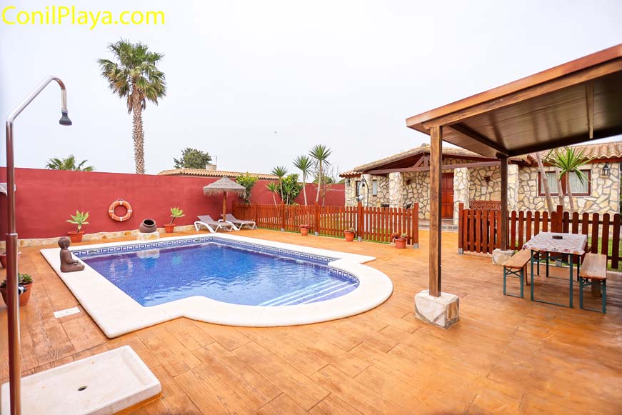 chalet conil piscina barbacoa