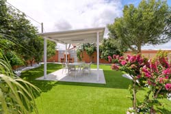 Estupendo chalet con piscina privada, merendero y barbacoa en zona muy tranquila y a pocos minutos de las playas de Conil en coche. De nueva construcción.
chalet en conil de 2 dormitorios para 4 + 2 personas