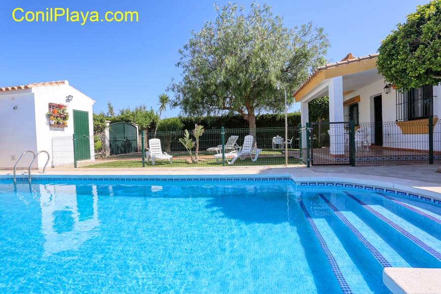 chalet conil piscina