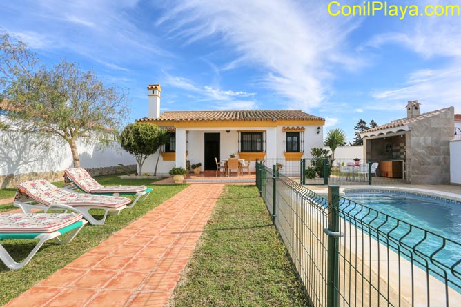 conil chalet piscina