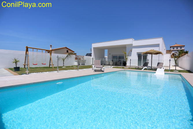 chalet con piscina privada en Conil