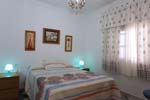 Estupendo chalet en Conil con piscina privada a pocos minutos del pueblo. 3 dormitorios, barbacoa, porche, muy amplio, 2 camas de matrimonio. capacidad para 7 personas