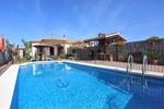 2 dormitorios,4 personas. Estupendo chalet en Conil con piscina privada, en Roche Viejo. Dos dormitorios. Cerca de las calas. Ideal familias. Lejos de ruidos. 