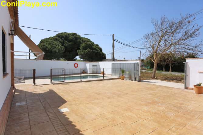 chalet con amplio patio