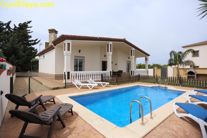 chalet piscina conil