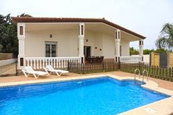 Villa rural en Conil con piscina.