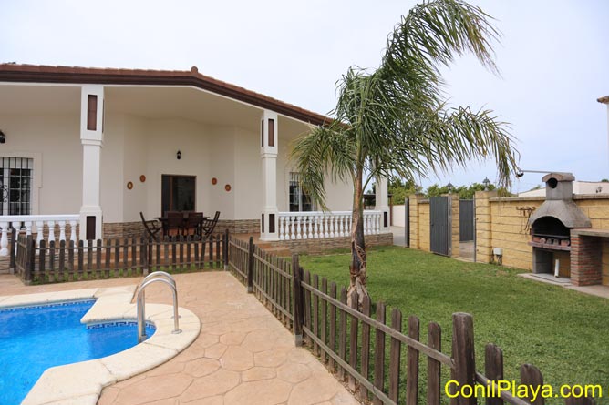 villa con piscina en Conil