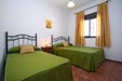 Chalet con piscina en Conil, a 10 minutos de la playa, situado en un lugar muy tranquilo. Porche, barbacoa, aparcamiento privado en el interior de la parcela. Salón con chimenea.
Chalet de 3 dormitorios, amplio jardin y aparcamiento dentro de la parcela.