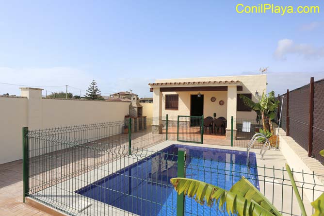 chalet en Conil con piscina