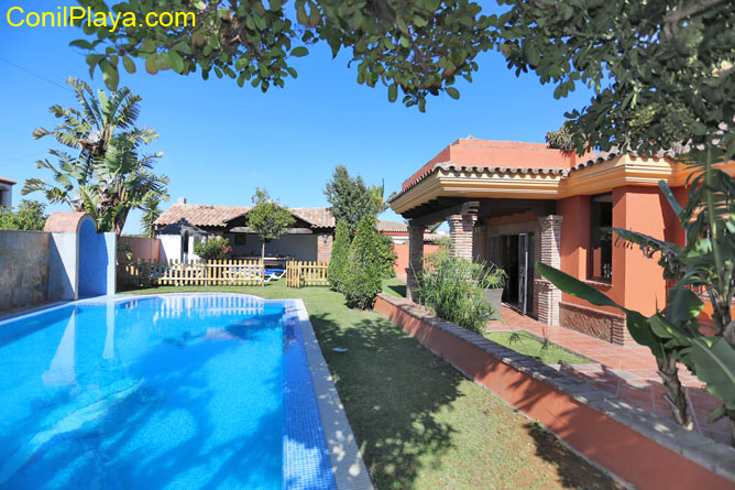 piscina y chalet