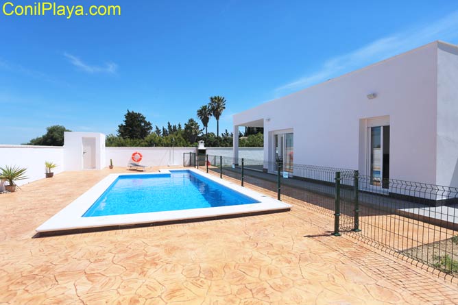 chalet conil piscina