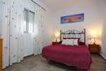 Chalet con piscina privada en zona tranquila, muy bien comunicada y pocos minutos de Conil de la Frontera. Barbacoa, porche, aparcamiento privado, aire acondicionado.
capacidad para 4 personas