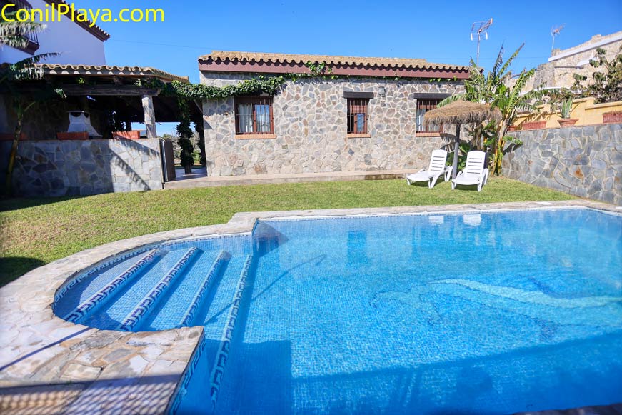 Vista de la piscina de la casa en La Dehesa de la villa