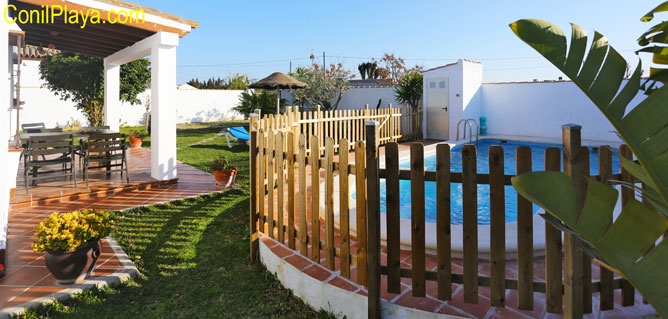 chalet en Conil con piscina vallada