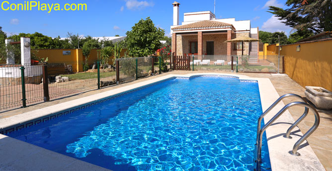 Chalet con piscina en Conil 