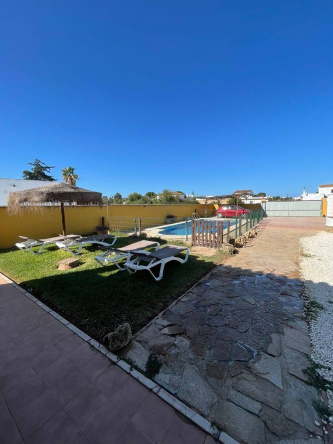 jardin piscina aparcamiento