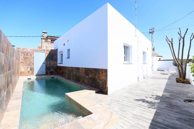 chalet en Conil con piscina privada