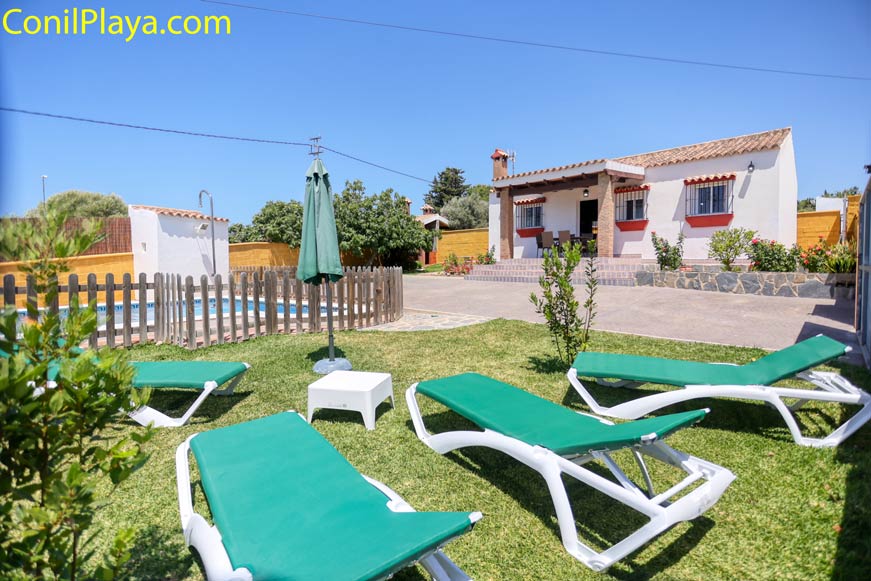 jardin del chalet en Conil