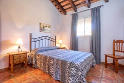 Bonito y tranquilo chalet de 3 dormitorios con piscina privada vallada, barbacoa, porche con toldo, situado en un lugar relajado. La playa está a pocos minutos en Coche. Ideal para familias con niños. capacidad para 6 personas