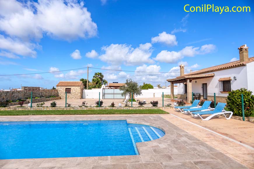 piscina chalet conil