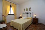 Tranquilo chalet con piscina privada a pocos minutos de Conil en una zona ideal para descansar lejos de ruidos. Porche, aparcamiento, barbacoa.
casa de 2 dormitorios, jardín y barbacoa.