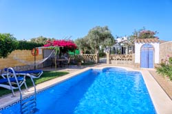 Alquiler de Chalet en Conil para 4 personas (max 4) Con piscina.