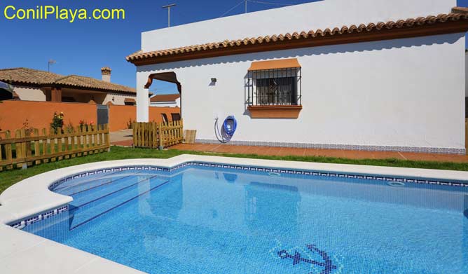 Chalet con piscina portatil