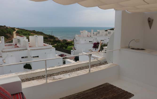 Vista al mar desde la terraza del dormitorio.