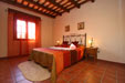 Bonito chalet cerca de las playas de Conil y de Chiclana en zona muy tranquila. La septima plaza es en cama adicional. Dispone de piscina privada y barbacoa.
Chalet de 3 dormitorios para 7 personas.