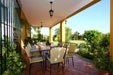 Excelente chalet de calidad en zona muy tranquila e ideal para descansar con la familia. Cuenta con un amplio jardín, piscina privada, porche, barbacoa.
Chalet de 4 dormitorios para 8 personas.