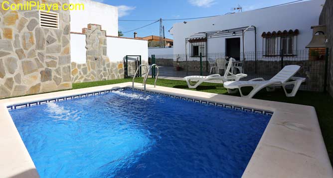 chalet en Conil con piscina