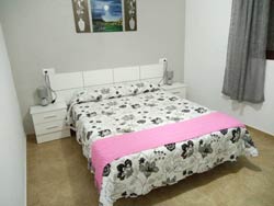 Chalet cerca de Conil con con barbacoa, porche y aparcamiento privado. Ideal familias con niños pequeños. Muy tranquilo. Estupenda barbacoa. A 5 minutos de Conil en coche.
Chalets en Conil