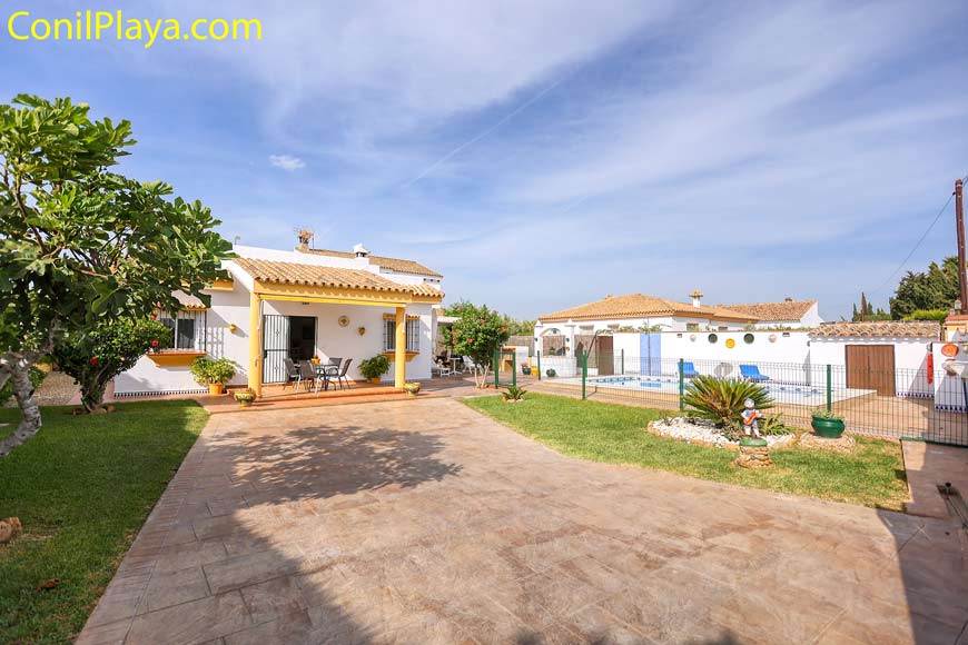 chalet conil piscina