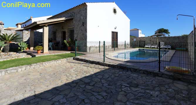 chalet en Conil de la Frontera con piscina en alquiler