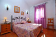 Estupenda chalet con piscina con amplio jardín, campo de futbol con césped, muy tranquilo y bien comunicado. Muy cerca de la salida de la autovía de Conil. Ideal para descansar en tranquilidad.
2 Dormitorios, 4 personas, amplio jardín con césped.