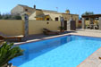 Estupenda chalet con piscina con amplio jardín, campo de futbol con césped, muy tranquilo y bien comunicado. Muy cerca de la salida de la autovía de Conil. Ideal para descansar en tranquilidad.
Chalet con piscina a pocos minutos de Conil. Por Barrio Nuevo.