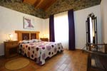 Chalet con piscina en Barrio Nuevo, muy tranquilo. Bien comunicado, con piscina privada. Estupendo para visitar las playas de Conil o Chiclana. Cuenta con barbacoa, aparcamiento techado y porche.
Tiene 3 dormitorios y capacidad para 6 personas.