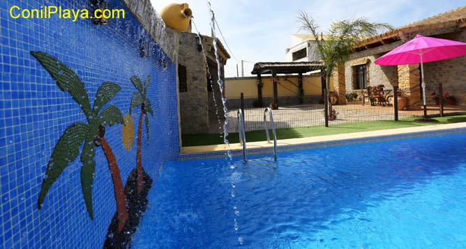 piscina con fuente