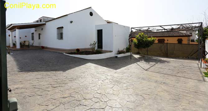 chalet en conil con aparcamiento