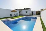 Alquiler de Chalet en Conil para 5 personas (max 5) Con piscina.